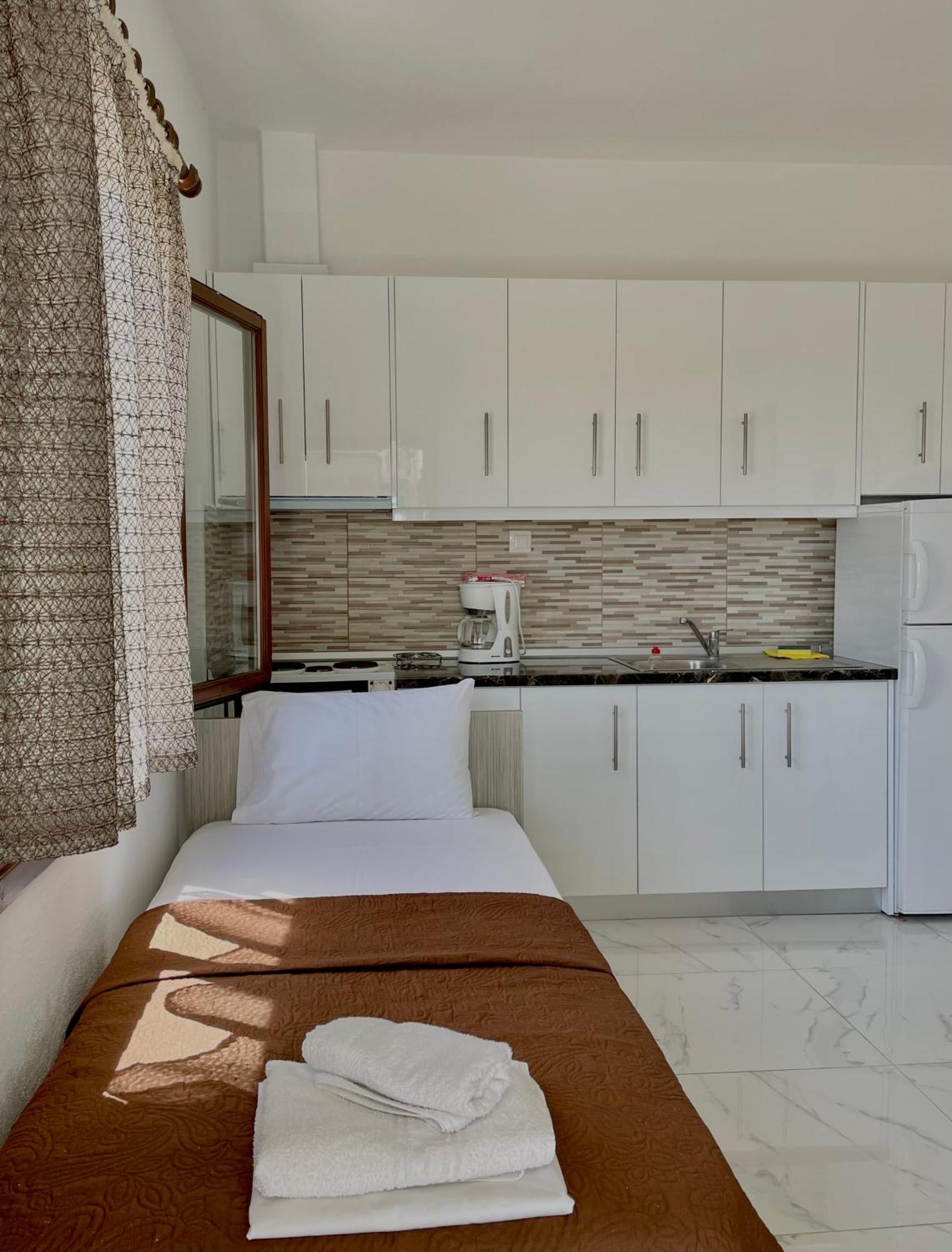 Anna Dani Apartments Vourvourou Extérieur photo