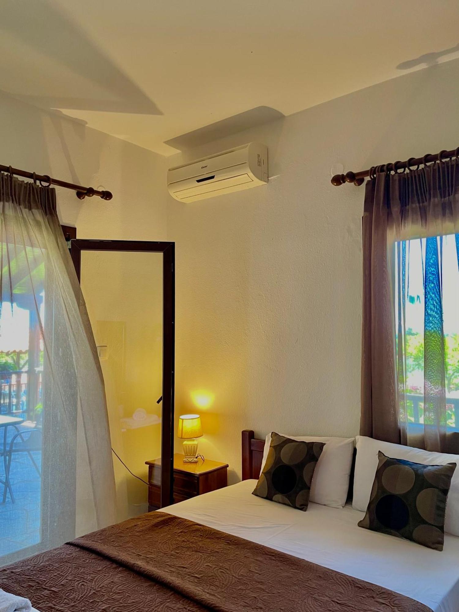 Anna Dani Apartments Vourvourou Extérieur photo