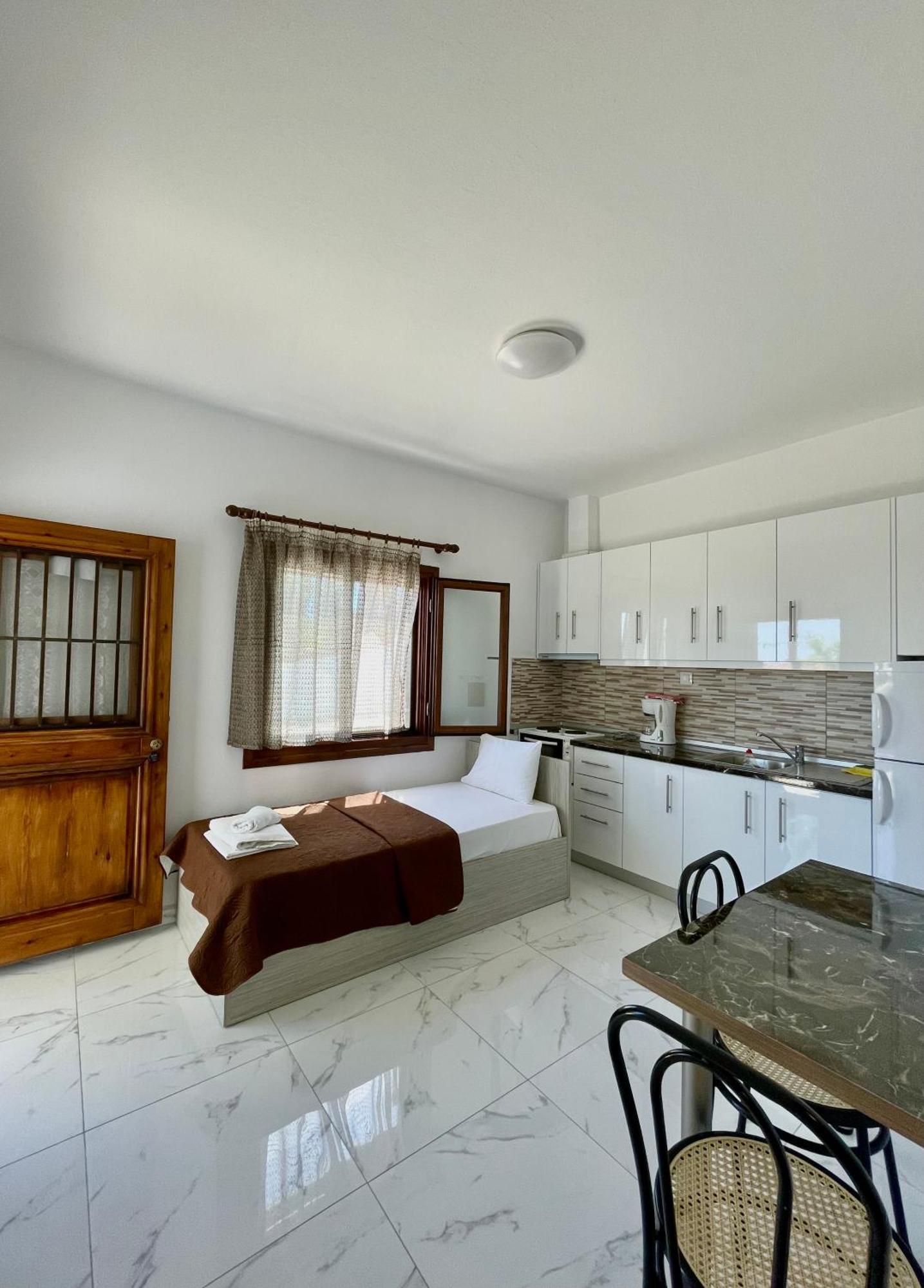 Anna Dani Apartments Vourvourou Extérieur photo
