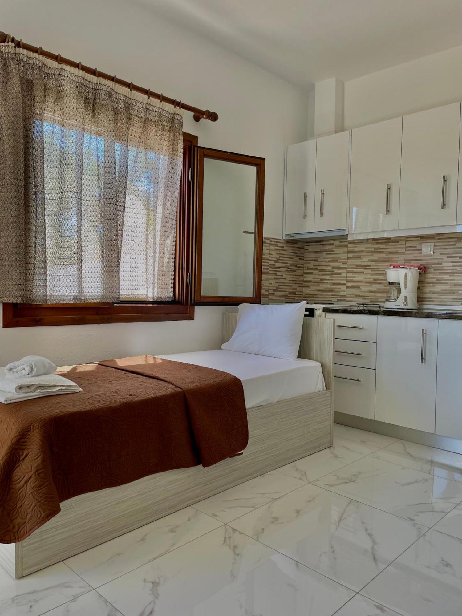 Anna Dani Apartments Vourvourou Extérieur photo